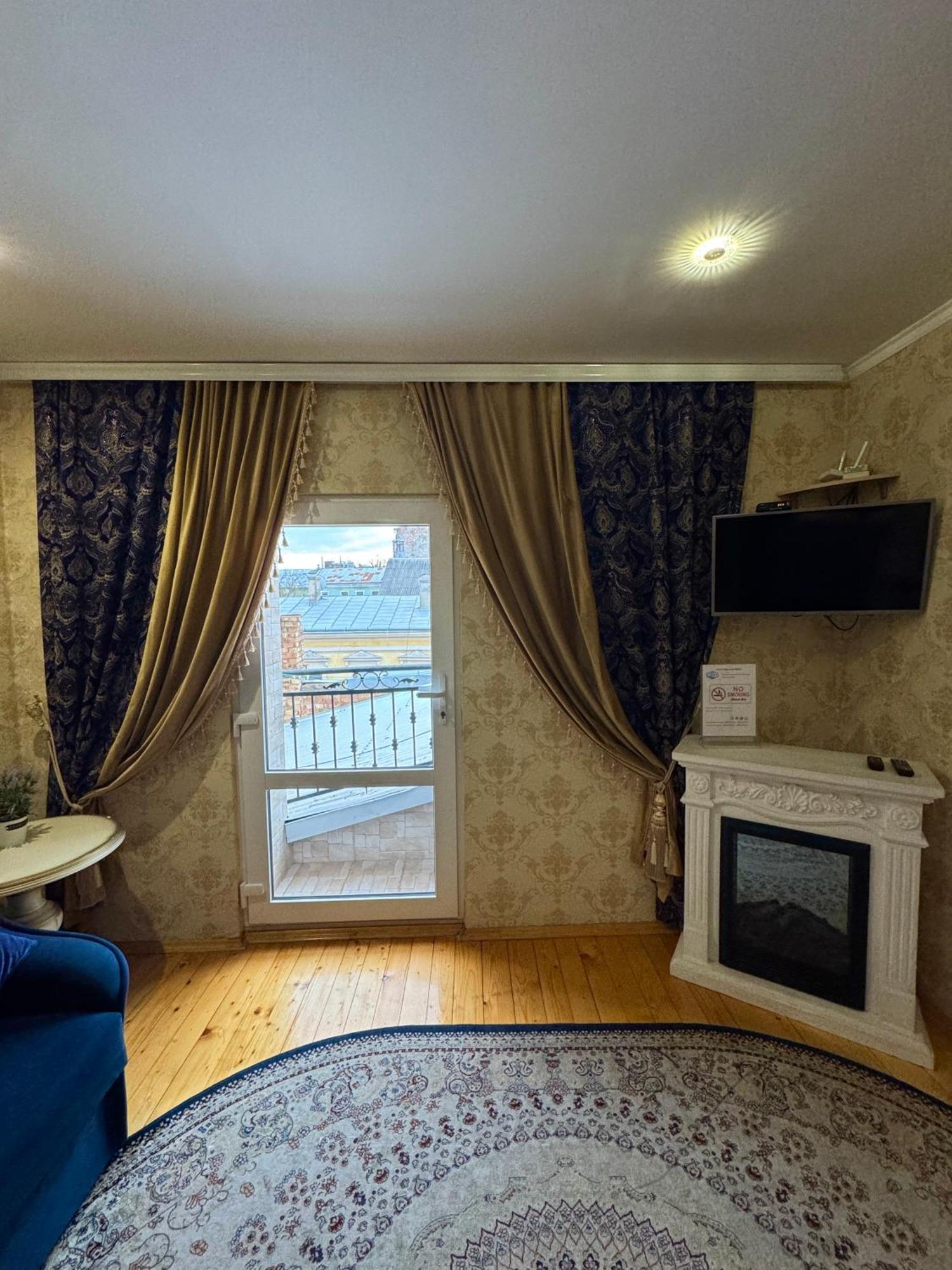 Little Paris Apartment Chernivtsi Exterior photo